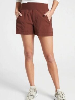Athleta Women's High-Rise Utility Shorts in Chestnut Brown